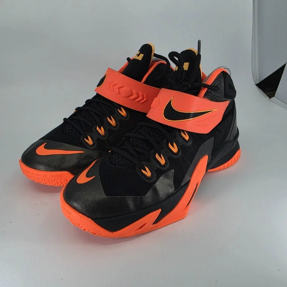 Nike LeBron Soldier 8 Black Peach 653645-001 Youth Size 5.5 Basketball